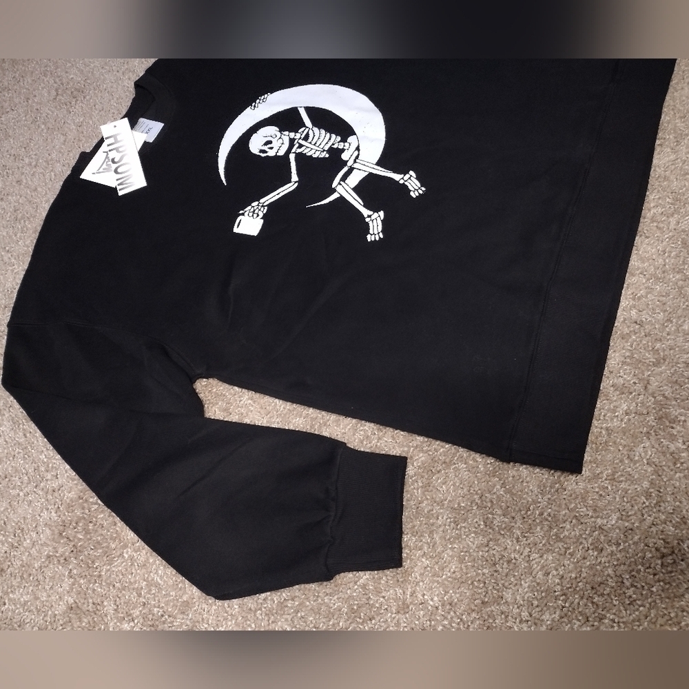 Black Skeleton Graphic Sweater - Picture 5 of 10